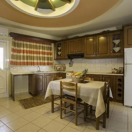 Lyristis Aparthotel *